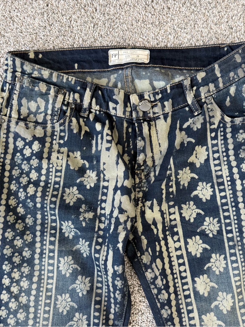 Free People Mantra Bali Dark Wash Flare Low Rise Raw Hem Jeans Boho Women’s 28 - Picture 7 of 16